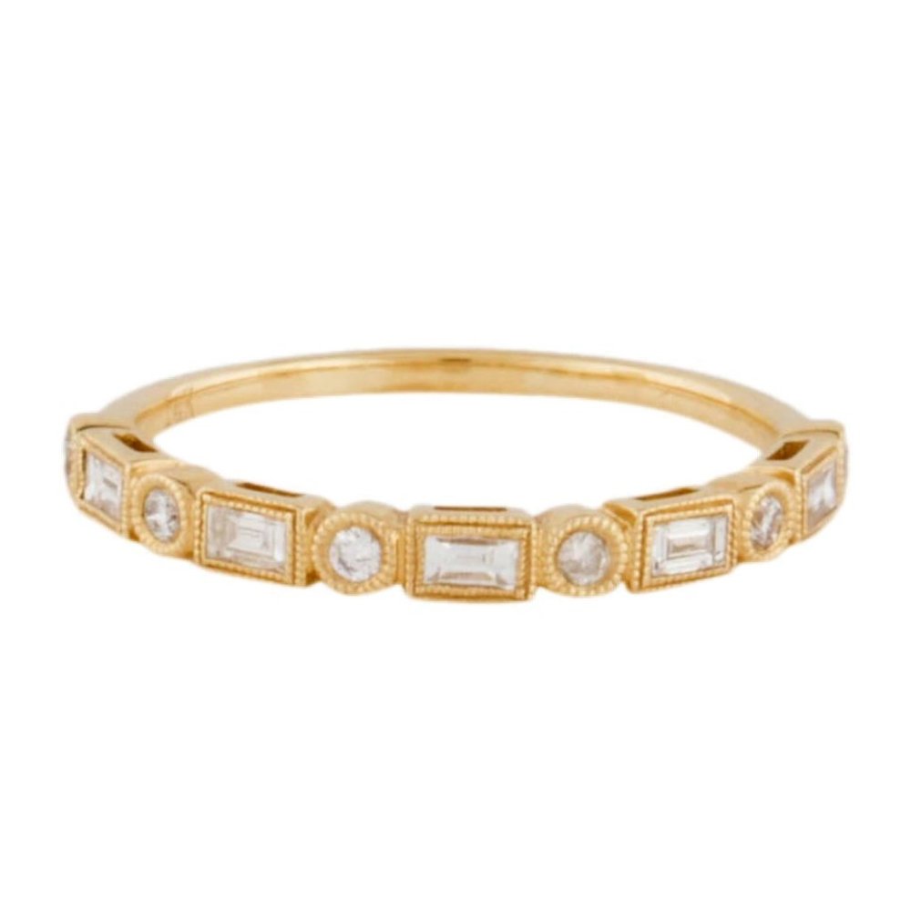 14K YELLOW GOLD & DIAMOND BAGUETTE & ROUND BRILLIANT DIAMOND BAND